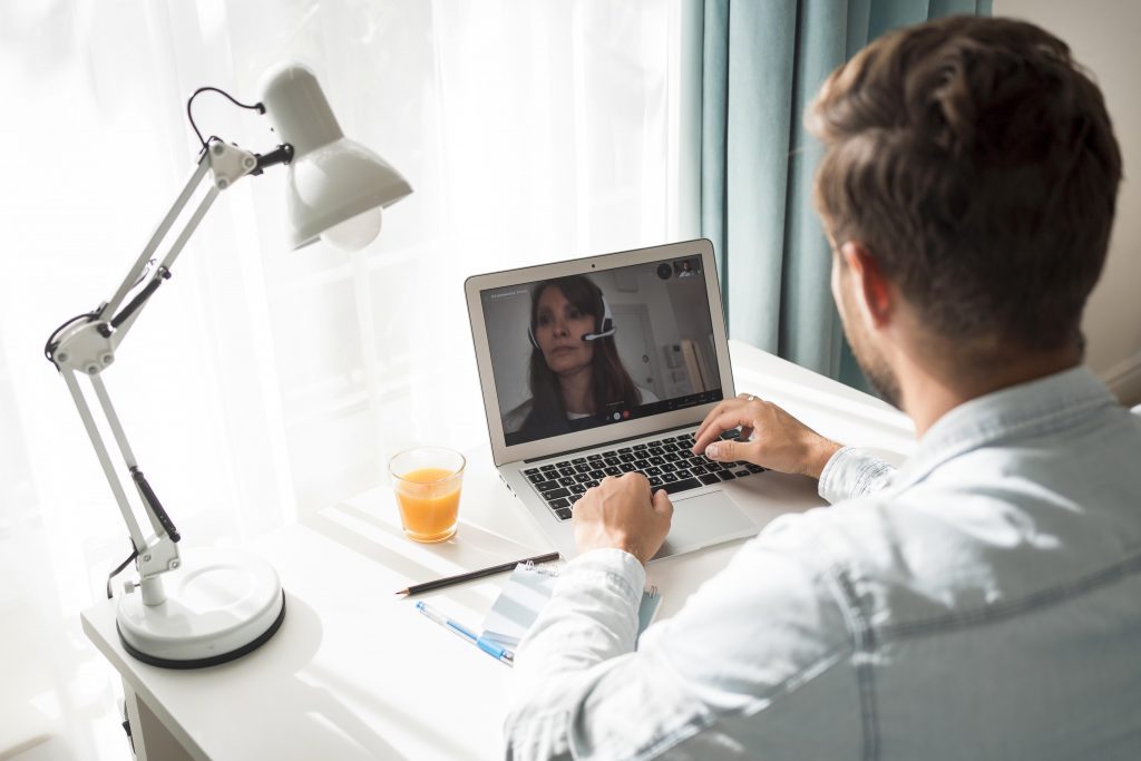 ¿Cómo sobrevivir a una entrevista de trabajo online?