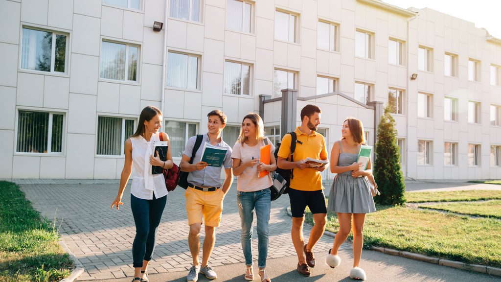 Banco Procredit motiva a estudiar en el extranjero