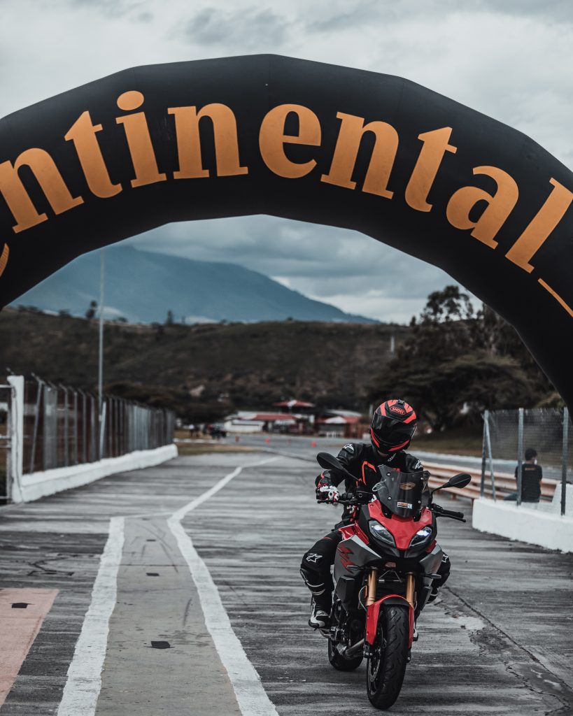 Un día emocionante para cientos de motociclistas