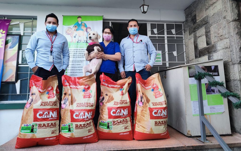 Canimentos dona comida para perros abandonados