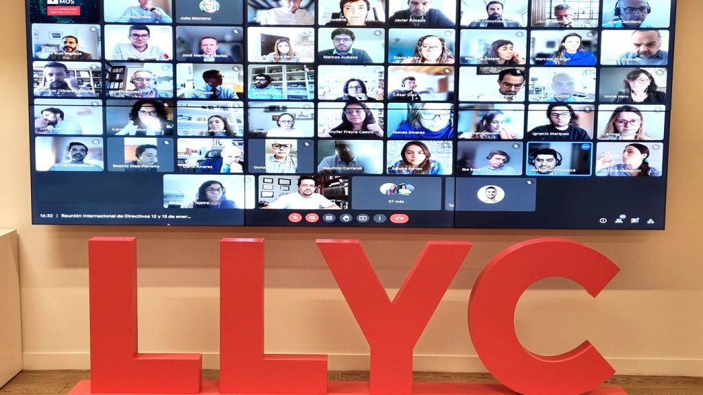LLYC analiza estrategia de planes de negocio para 2022