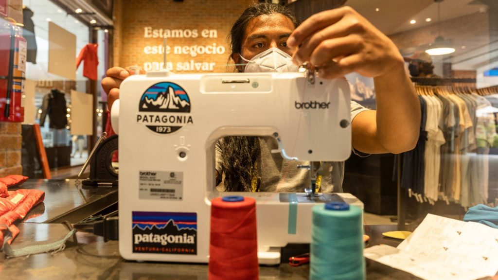 Reparar la ropa una solución sostenible.