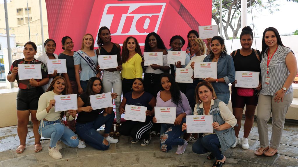 Tía capacita a mujeres emprendedoras