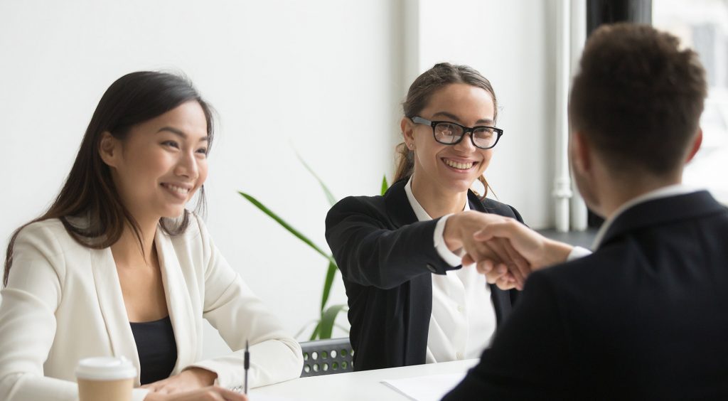 Cómo enfrentar con éxito tu primer empleo