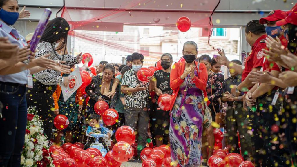Tía inaugura su local 250