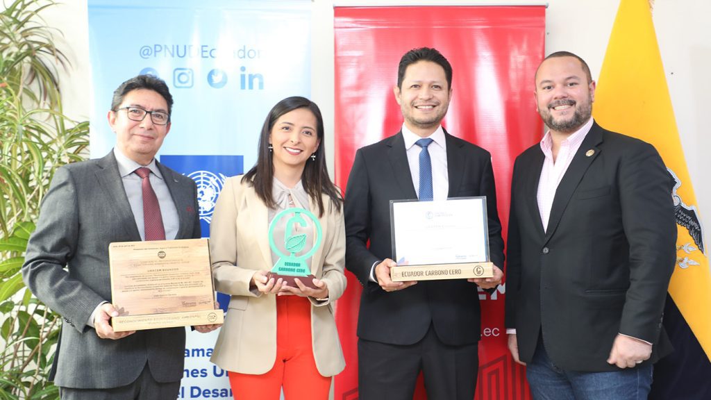 UNACEM Ecuador recibe la certificación de Huella de Carbono