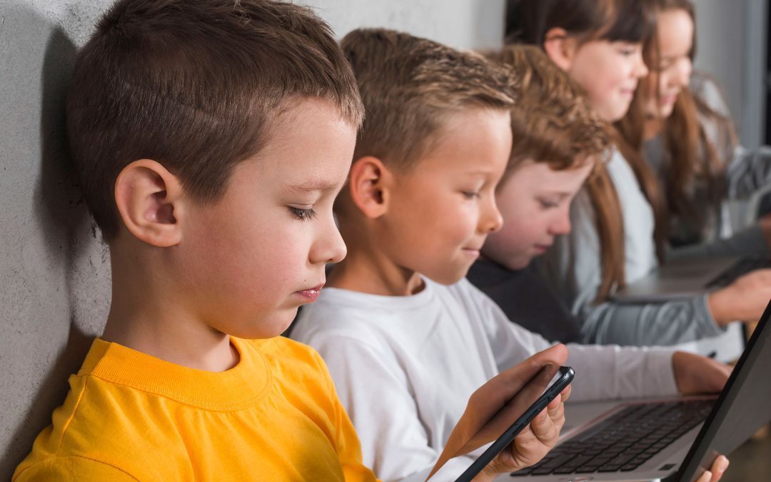 El uso de pantallas en niños se incrementó en un 73%
