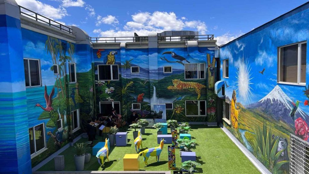 Murales interactivos revolucionan la experiencia en salud