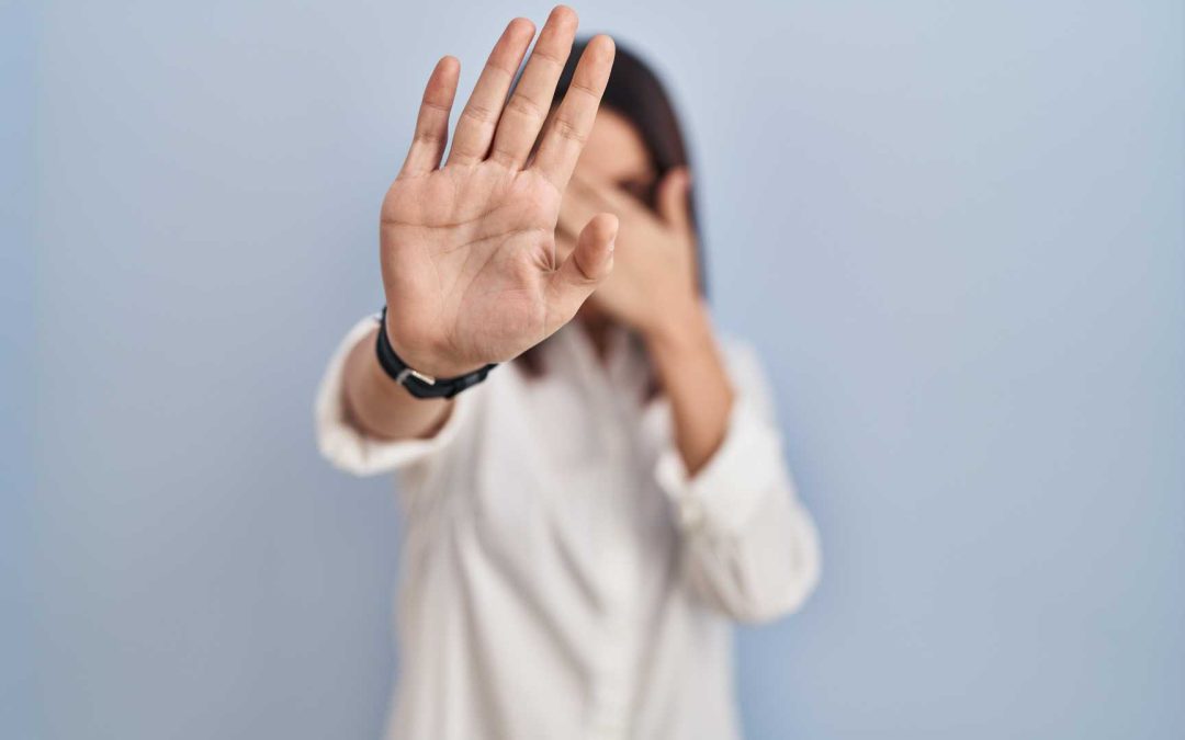 Consultora LLYC presenta herramienta de IA para informar sobre violencia de género