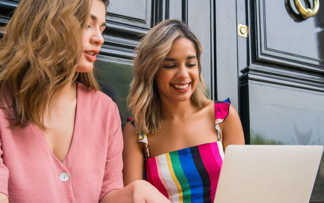 Conectada con la tecnología y multifacética, ¡así es la mujer ecuatoriana!