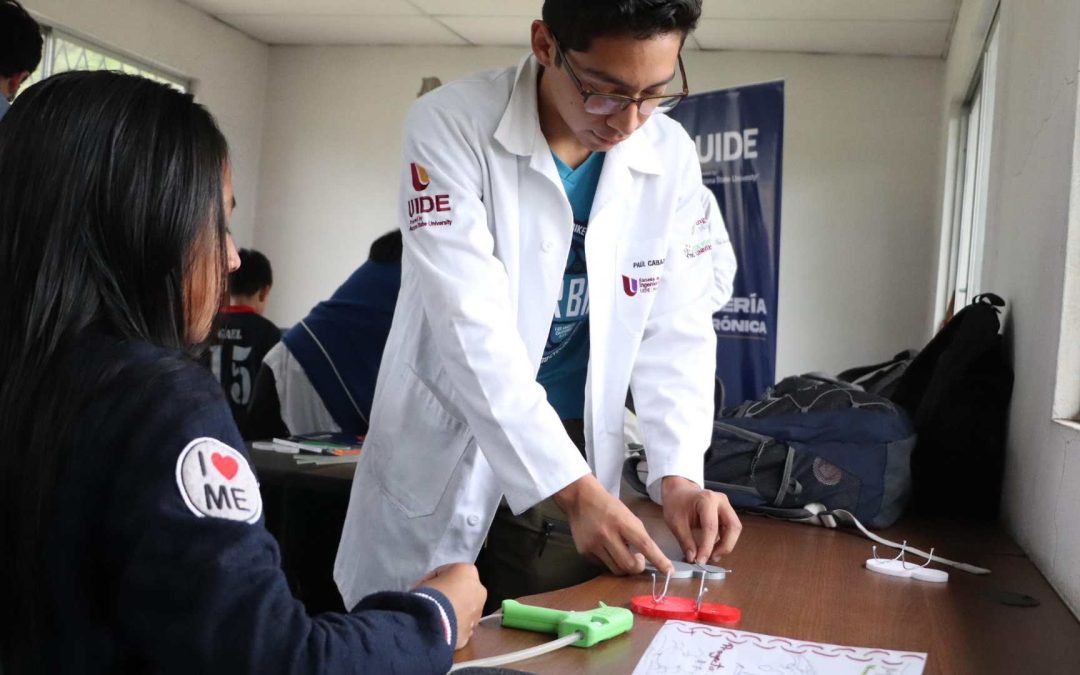 Universidad UIDE fomenta el interés por mecatrónica en niños