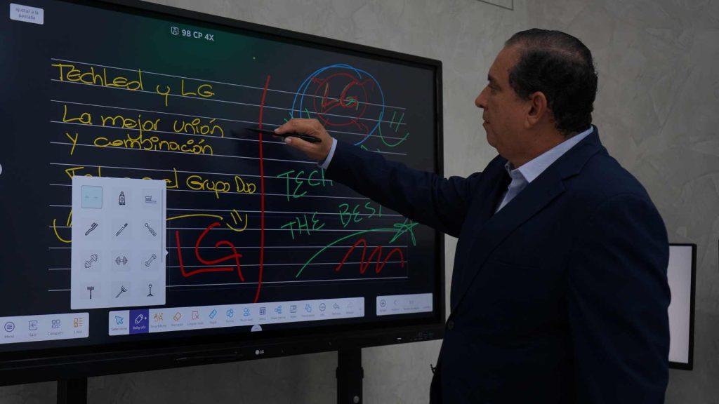 LG y Techled inauguran showroom - PULPO.EC