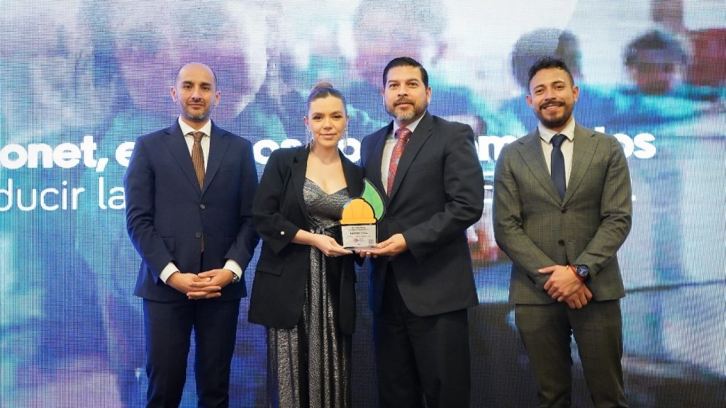 Puntonet recibe reconocimiento por su proyecto “Conectando comunidades”