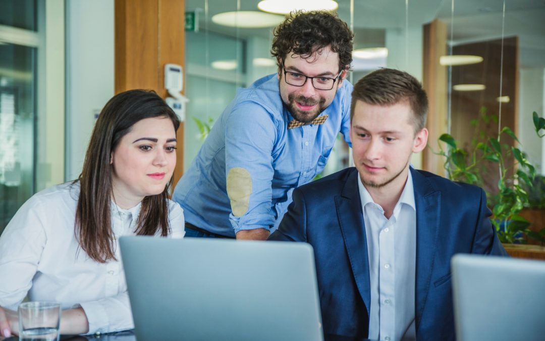 Cómo el software personalizado impulsa el Retorno de Inversión en PYMES