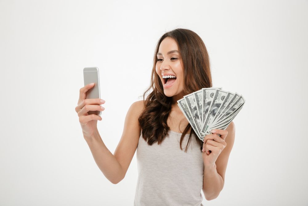 1053 Banco Internacional habilita avances en efectivo mediante WhatsApp